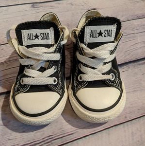 Size 6 toddler black Converse shoes